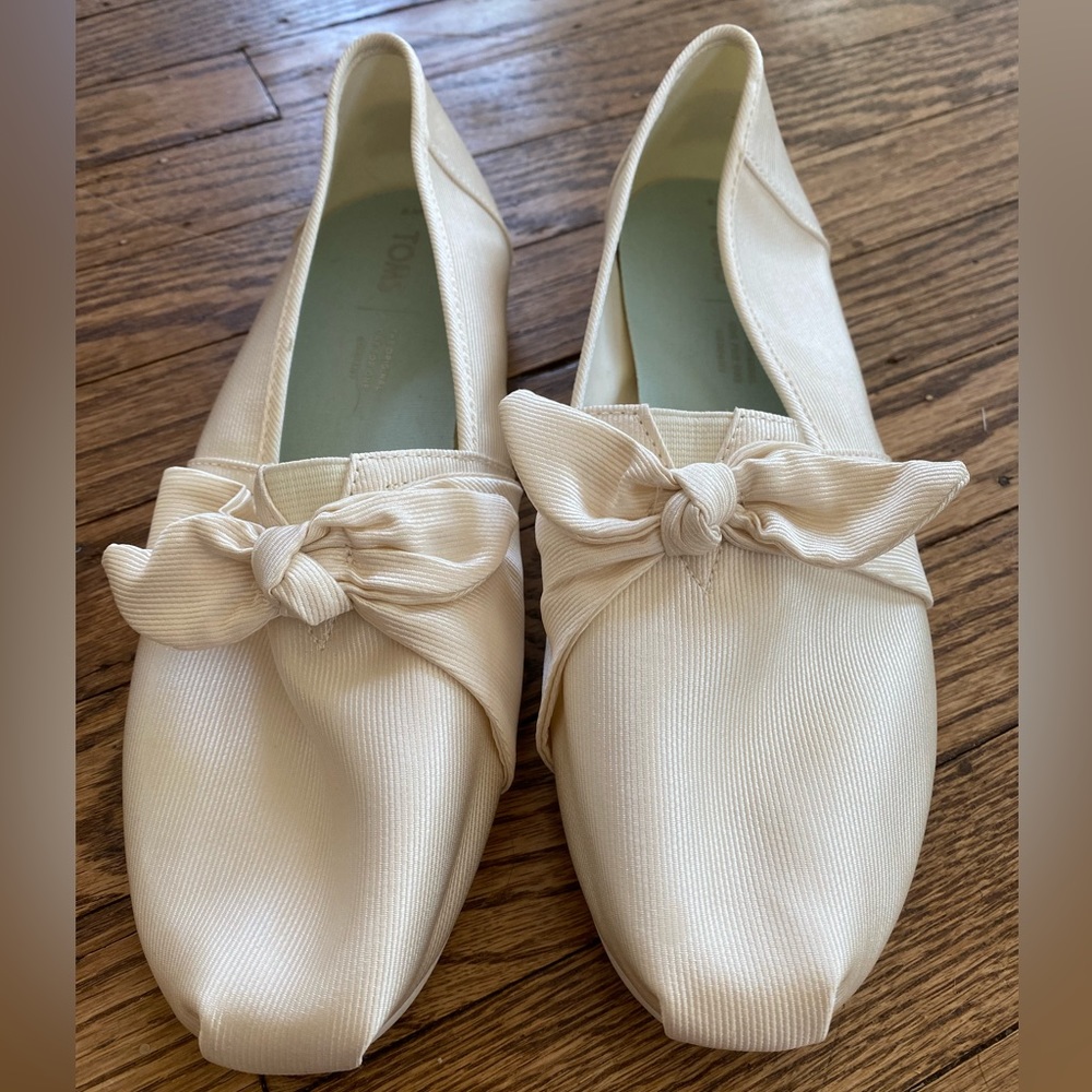 NEW: White Corduroy Bow Wedding Toms (with free Toms shoe bag)